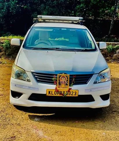 Book Kerala Taxi Innova prepared for a Sabarimala pilgrimage, garlanded for the journey to Pampa